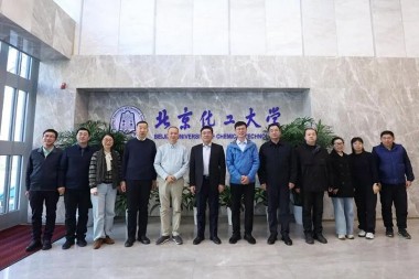 Isinagawa ng Beijing University of Chemical Technology ang Seremonya ng Paggagawad ng Espesyal na Scholarship ng Jwell Machinery at Pagbibigay ng Kagamitan sa Extrusion
